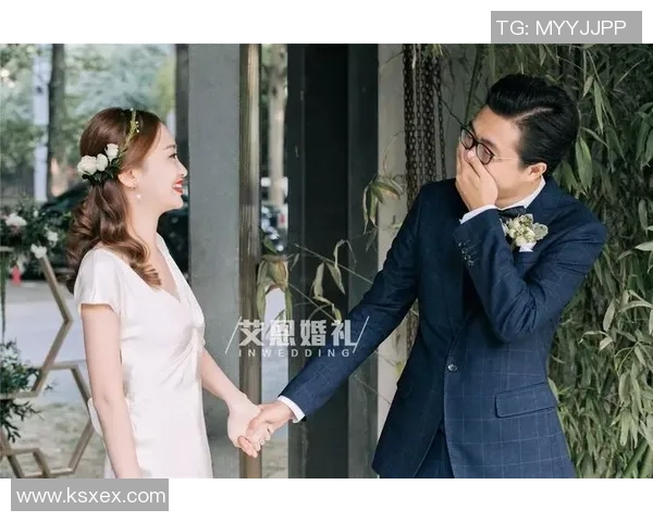 情侣足球球衣让你们在球场上展现默契与甜蜜的完美搭配